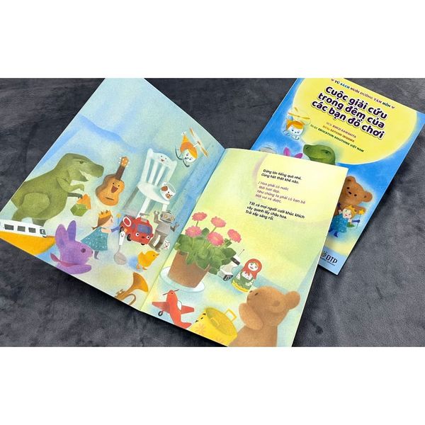 Cuộc giải cứu trong đêm của các bạn đồ chơi - Tủ sách nuôi dưỡng tâm hồn