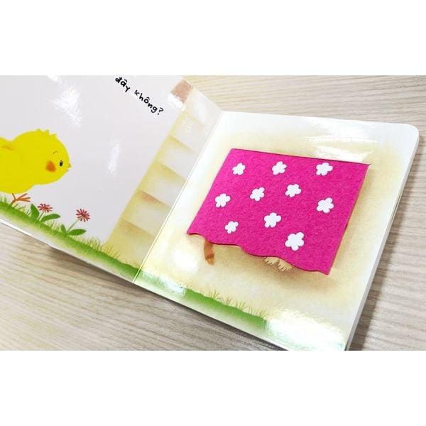Mở ra xem có gì nào! - Chơi cùng gà con (Mới) - Sách Pop-Up có kèm vải nỉ