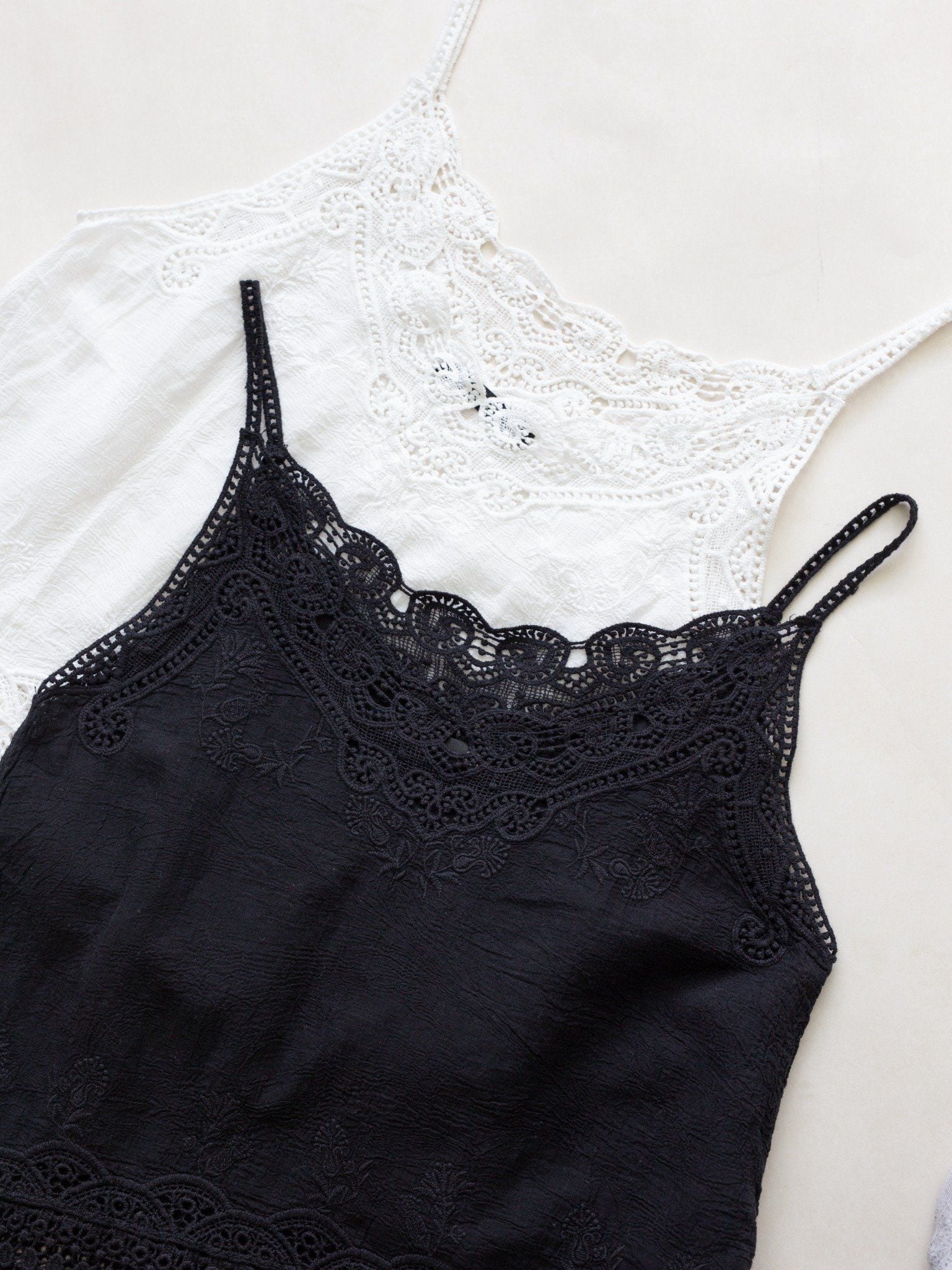 ÁO KIỂU NỮ HAI DÂY LINEN PHỐI REN