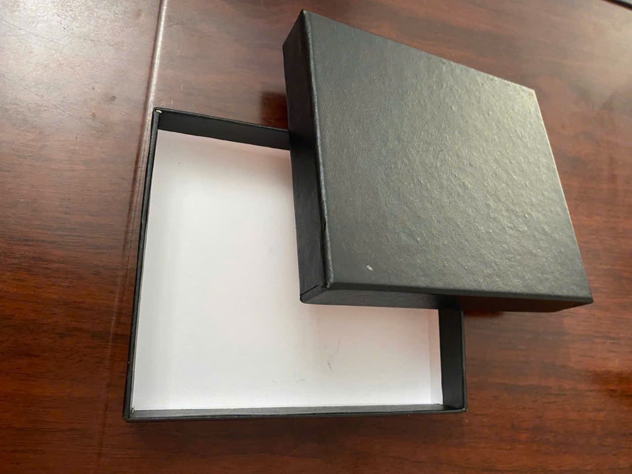  Hộp Ví Nam Hàng Khuyến Mãi Không Thu Tiền 