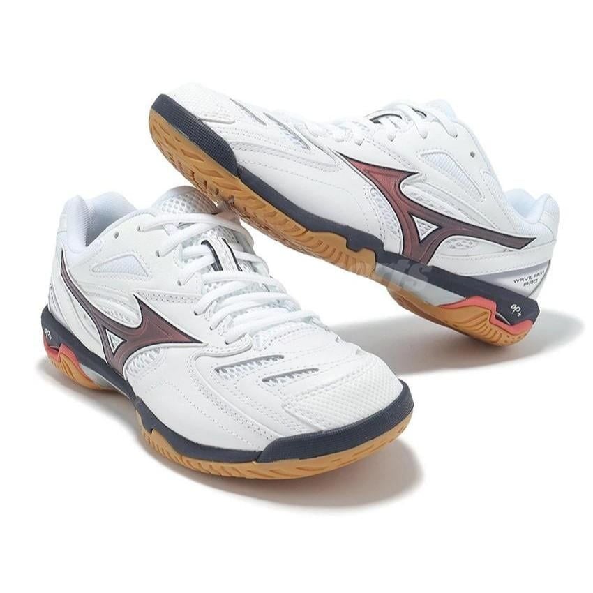 Giày Cầu Lông Mizuno WAVE FANG PRO 2026 màu trắng nâu - Bứt tốc linh hoạt, làm chủ mọi pha cầu