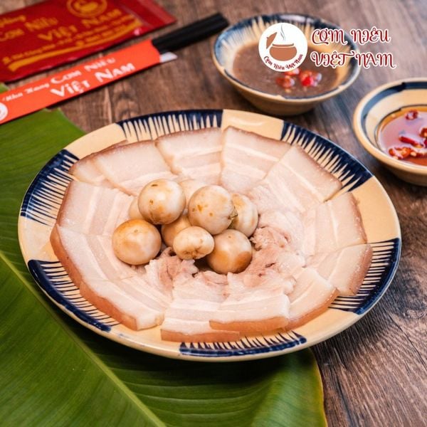  Ba rọi luộc + cà pháo 