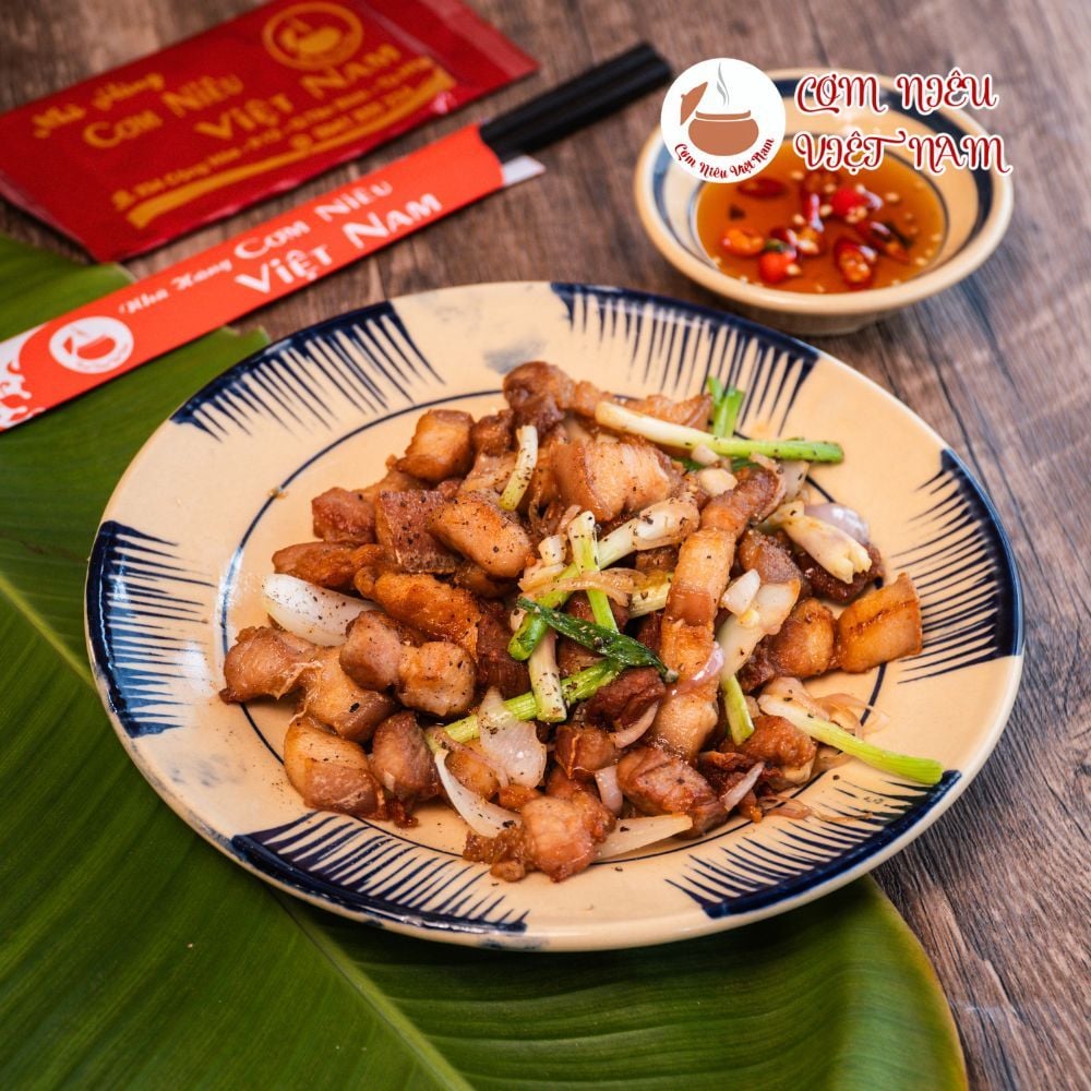  Ba rọi rang cháy cạnh 