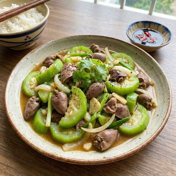  Mướp xào lòng gà 