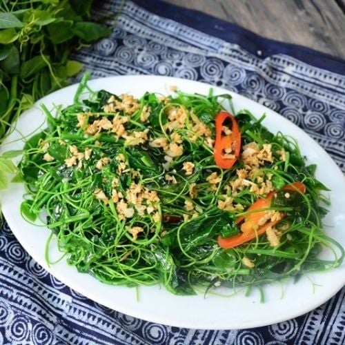  Rau rừng Gia Lai xào bò 