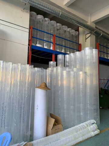 ỐNG MICA RỖNG + ĐẶC CÓ BỊ NGẢ VÀNG KHI SỬ DỤNG NGOÀI TRỜI ?