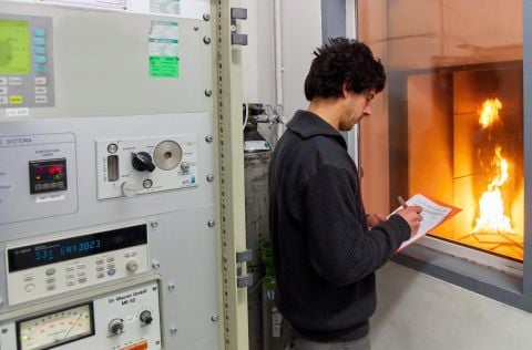 VÁN NHỰA PVC FOAN HITECH CÓ CHỊU NHIỆT VÀ CHỐNG CHÁY KHÔNG?