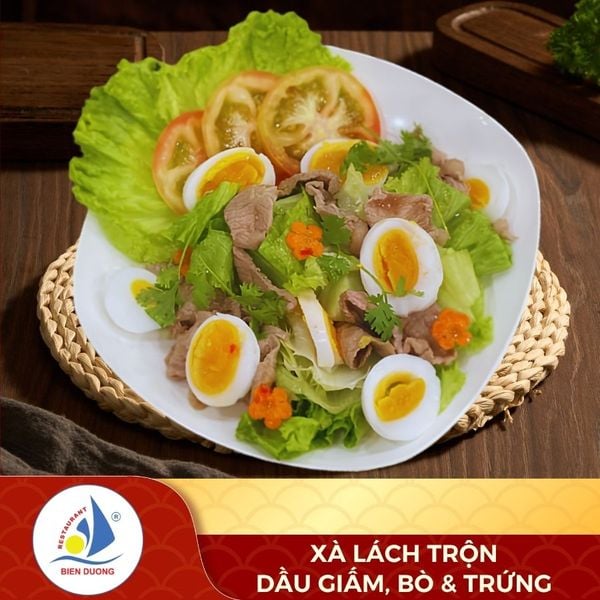  Xà Lách Trộn Dầu Giấm, Bò & Trứng 