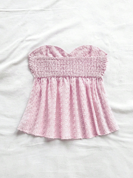 Áo Kiểu Nữ Màu Hồng Sáng, Dáng Quây Nhún Ngực, Họa Tiết Cắt Laser Độc Đáo. Lưng Hở Phối Bèo Mềm Mại, Chiết Eo Dáng Chữ A Tôn Dáng, Điểm Nút Sao Biển. Phù Hợp Đi Biển, Dự Tiệc, Hẹn Hò Valentine YN048