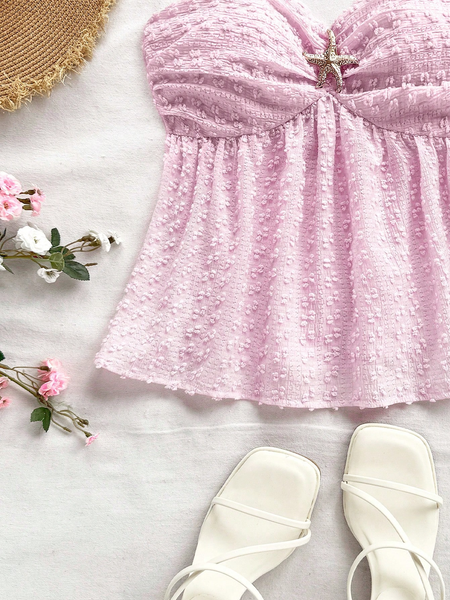 Áo Kiểu Nữ Màu Hồng Sáng, Dáng Quây Nhún Ngực, Họa Tiết Cắt Laser Độc Đáo. Lưng Hở Phối Bèo Mềm Mại, Chiết Eo Dáng Chữ A Tôn Dáng, Điểm Nút Sao Biển. Phù Hợp Đi Biển, Dự Tiệc, Hẹn Hò Valentine YN048