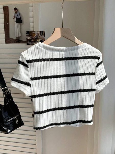 Áo Thun Nữ Croptop Cổ Tròn Tay Ngắn YN061