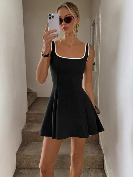 Đầm Nữ Ngắn Dáng Chữ A Cổ Vuông Phối Màu Đen YN077