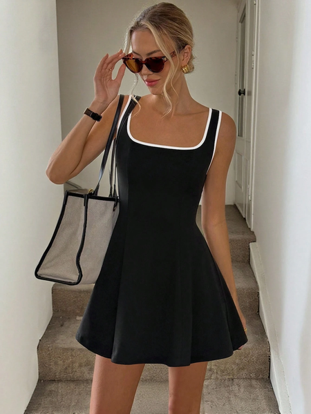 Đầm Nữ Ngắn Dáng Chữ A Cổ Vuông Phối Màu Đen YN077