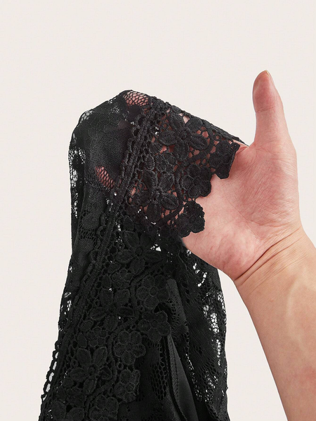 Đầm Ren Đen Cổ Trụ Nhấn Eo Tôn Dáng YN078