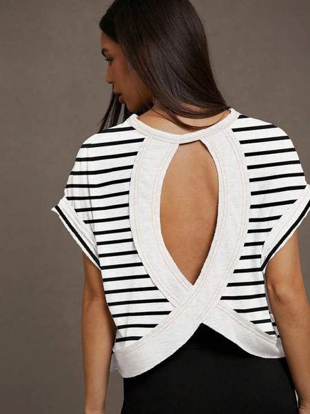 Áo ba lỗ nữ cổ tròn, hở lưng, dáng rộng, họa tiết kẻ sọc YN143