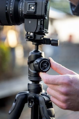  Bộ chân máy ảnh Manfrotto Befree Adv FB Kit Lever Aluminum 