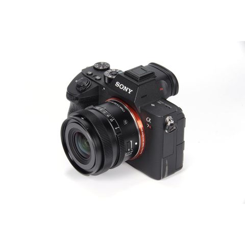 Ống kính Sigma AF 17mm F4 DG DN Contemporary ngàm Sony E