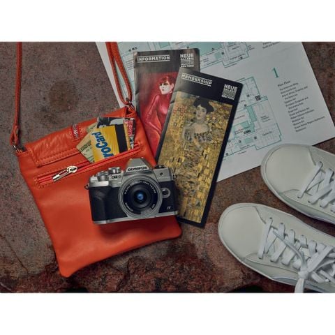  Máy ảnh OM SYSTEM OM-D E-M10 Mark IV 