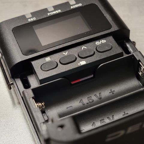 Thiết bị truyền tín hiệu âm thanh Deity Theos DBTX D-UHF Bodypack Transmitter (Global)