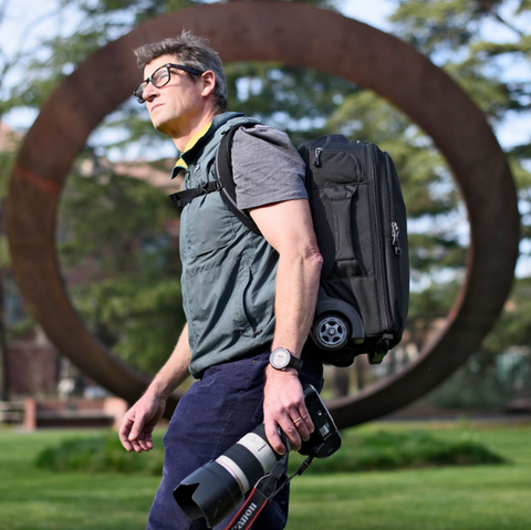  Vali máy ảnh Essentials Convertible Rolling Backpack Black 