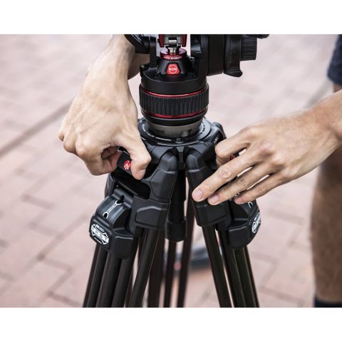  Bộ chân máy Manfrotto 608 Nitrotech Fluid Head with 645 FAST Twin Aluminum Tripod System and Bag 