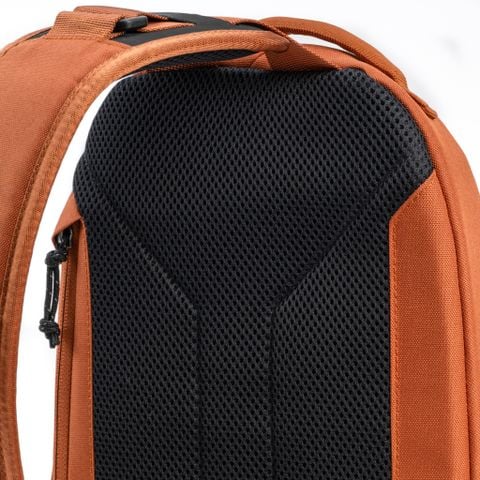  Túi máy ảnh đeo chéo Think Tank TurnStyle 8L Urban Rust 
