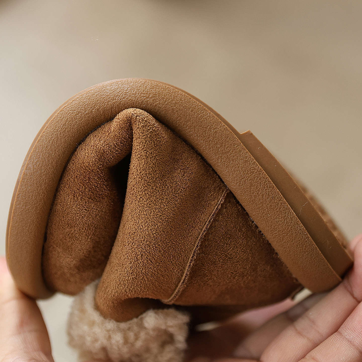 912 - Bốt da lộn viền lông 3 màu cho bé size 23-36