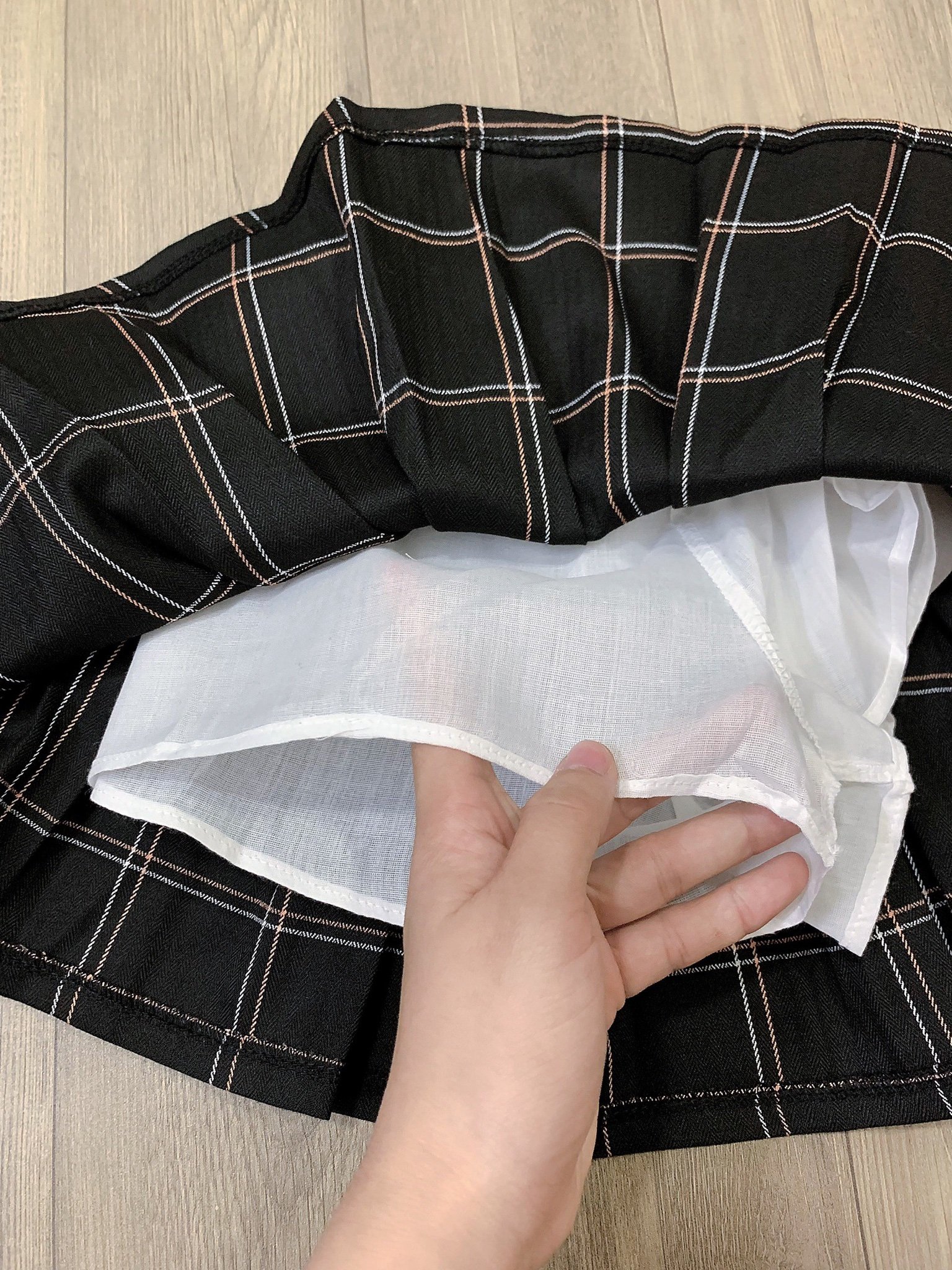 Set Melisa áo hoodie ghi UCLA - chân váy liền quần caro đen trắng size 2 - 12y