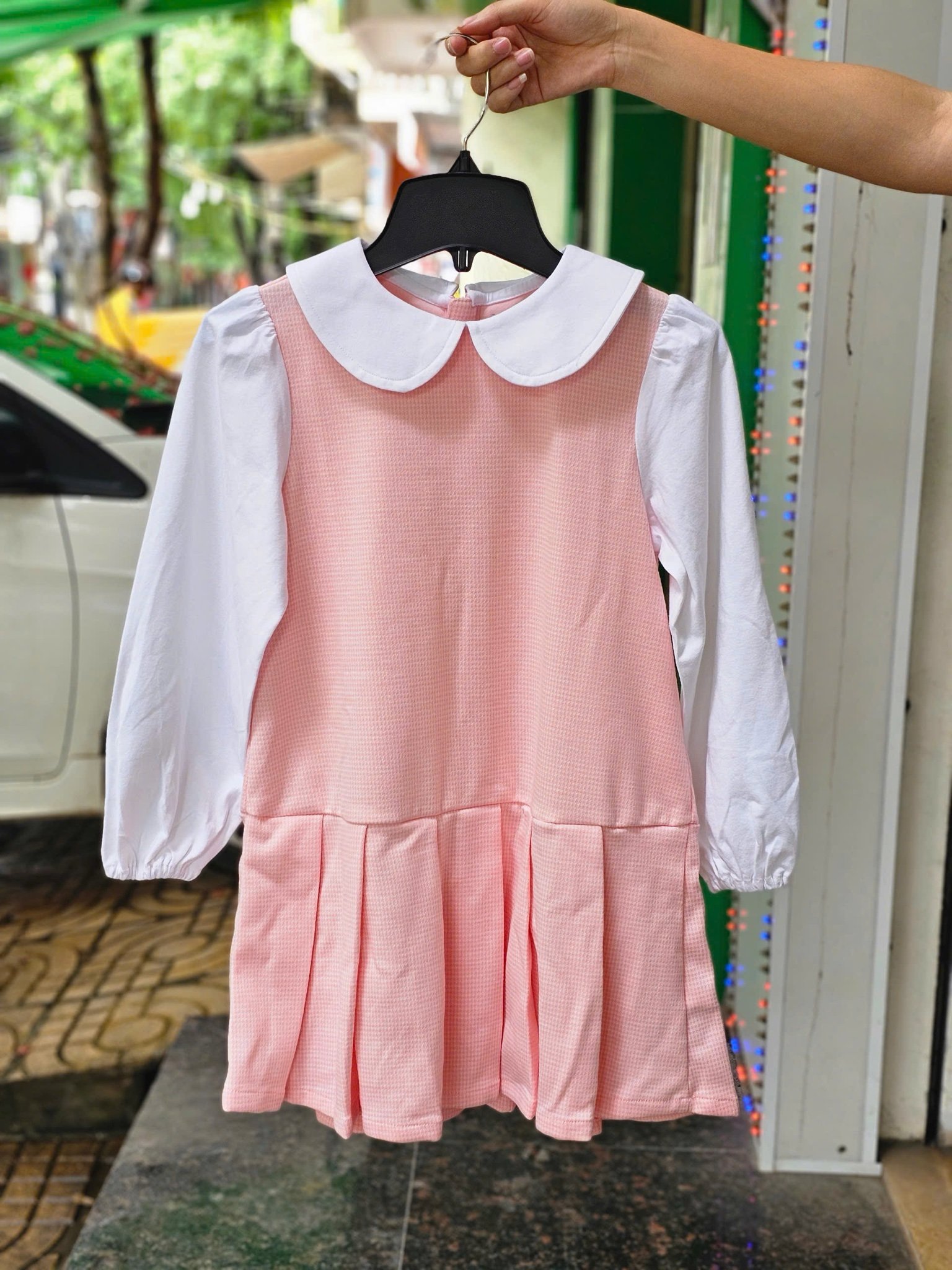 Váy nỉ Toto Heros kẻ hồng phối cổ sen - tay trắng size 110 - 150