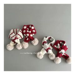Khăn len quàng chéo đính cục bông nhiều màu noel cho bé