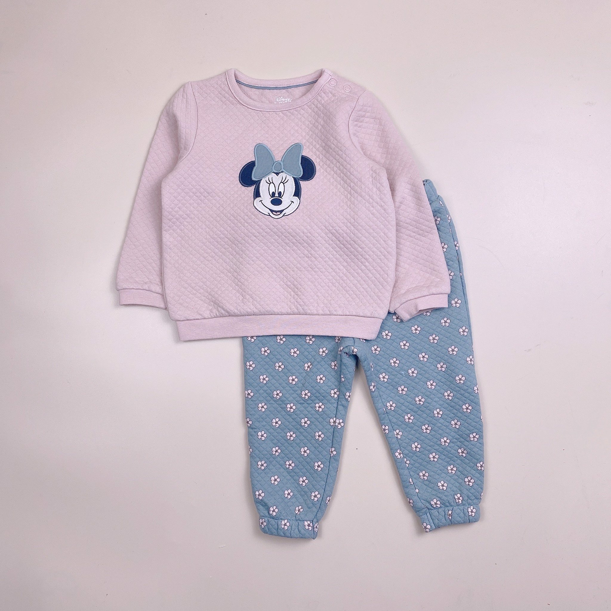 Bộ nỉ chần bông Nhí C&A áo hồng Minnie - quần xanh hoa hồng