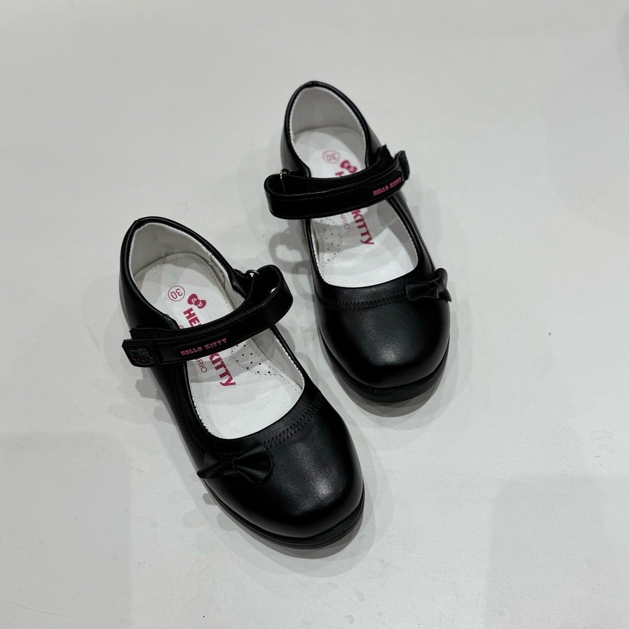 Giày búp bê Hello Kitty màu đen quai dán cho bé gái size 29-37