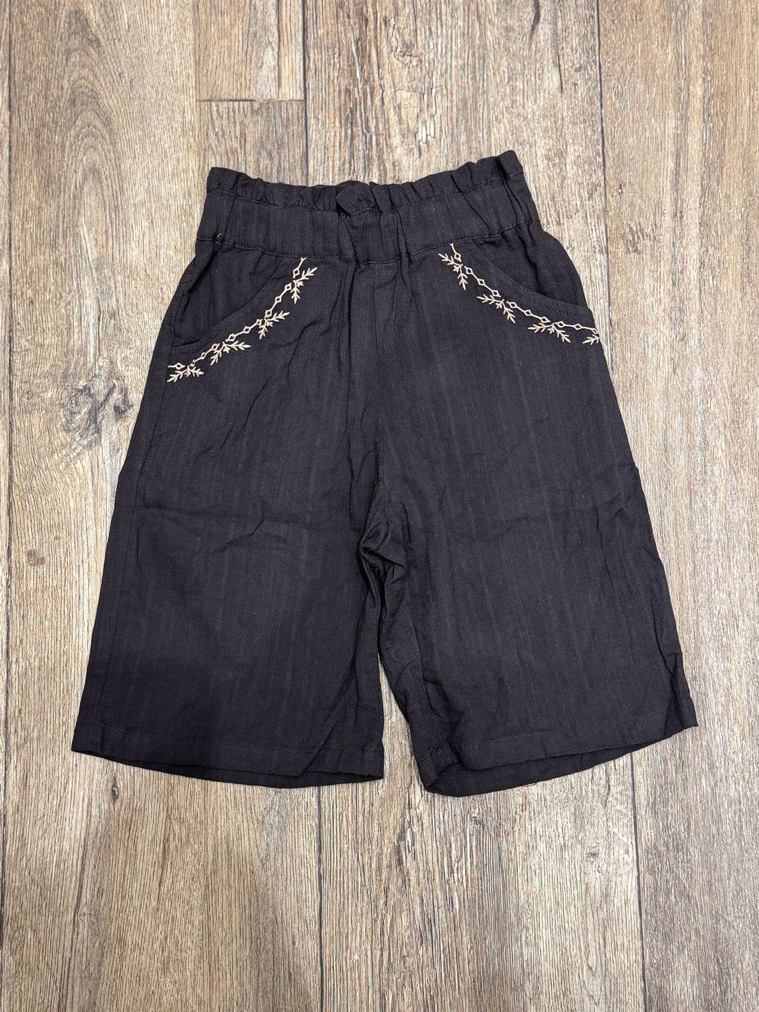 Quần ngố vải linen Moimoln xuất Hàn màu nâu thêu túi bé gái size 100/110