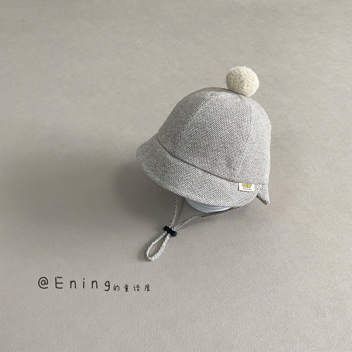 Mũ vải dạ đính chóp cục bông cho bé size 6m-3y