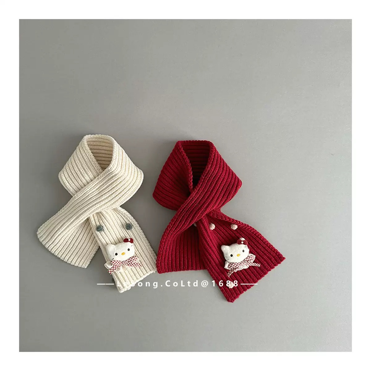 Khăn len quàng chéo đính Kitty nhiều màu cho bé gái