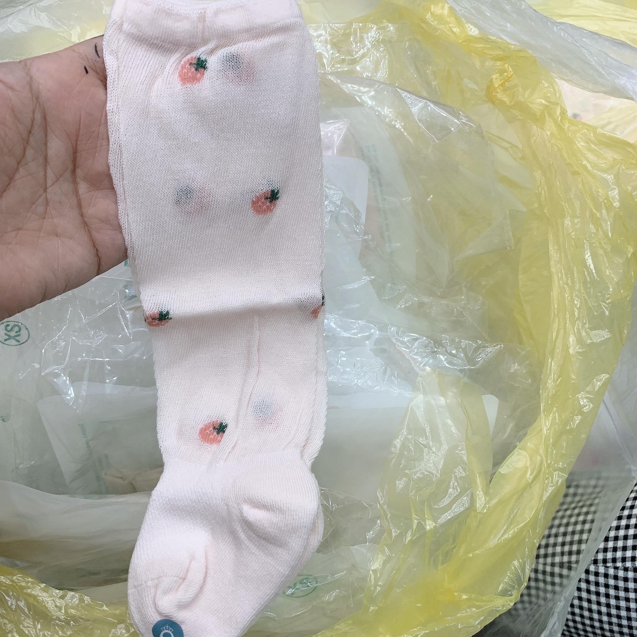 Tất lưới cao cổ hình hoa quả