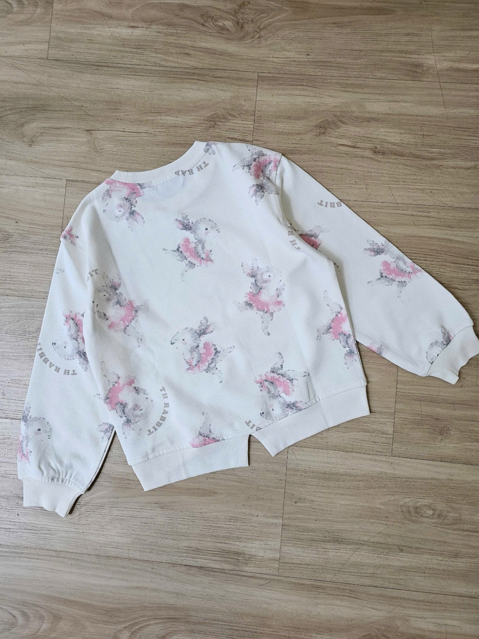 Áo nỉ da cá Toto Heros màu trắng hình thỏ size 120 - 150