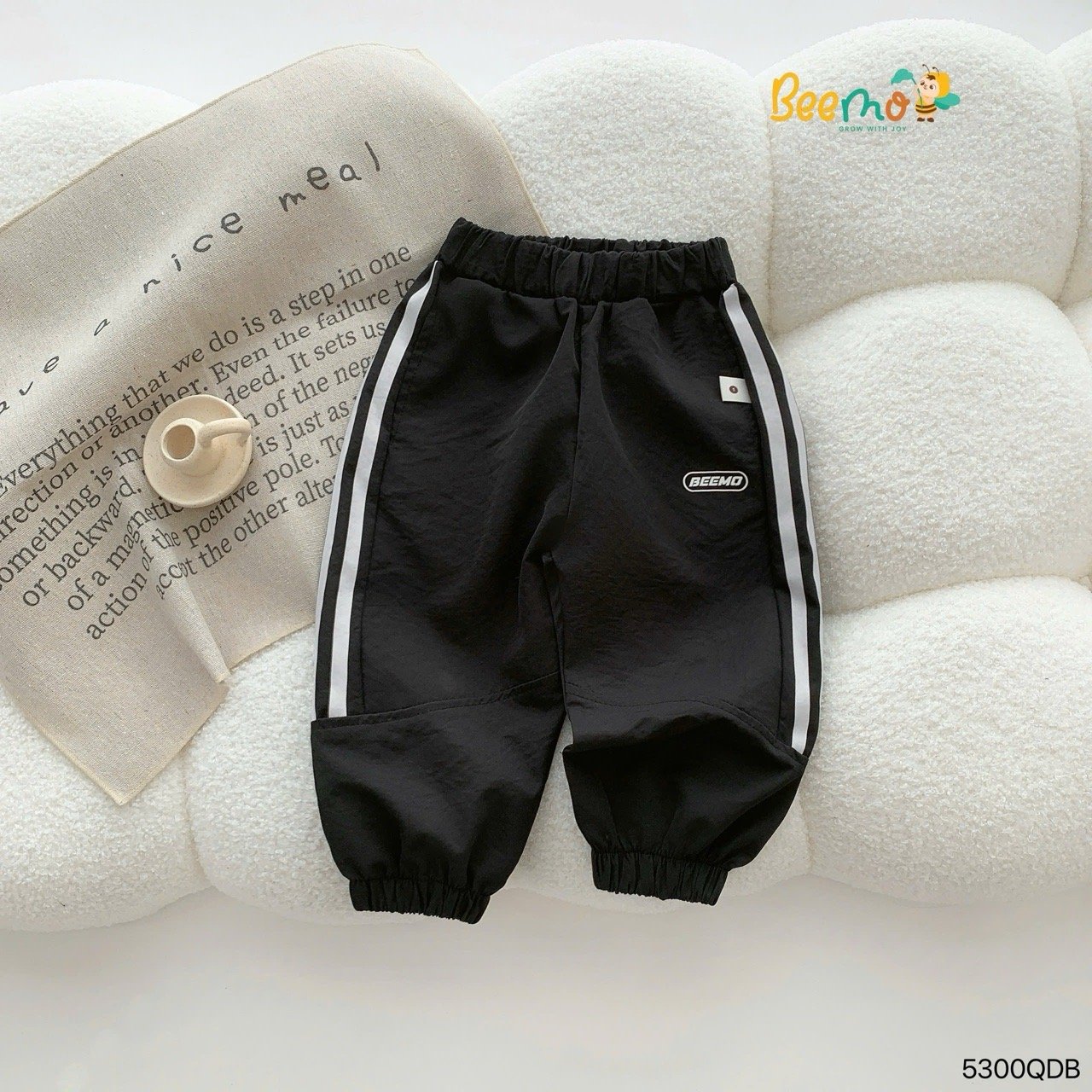 Quần gió thể thao 2 sọc kẻ Beemo cho bé size 80-130