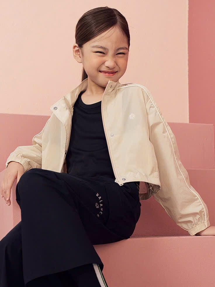 AK57 - Áo khoác gió dáng croptop Top10 Balance cho bé size 130-170