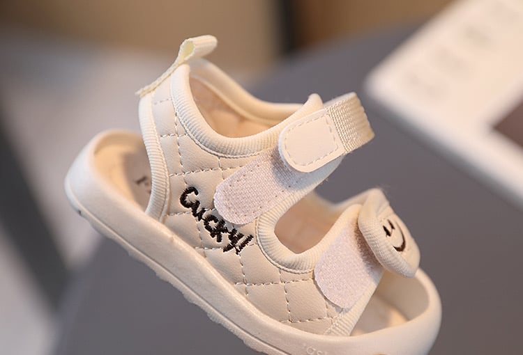 H159 - Sandal mũi chống va đập thêu mặt cười 2 màu cho bé size 21-25