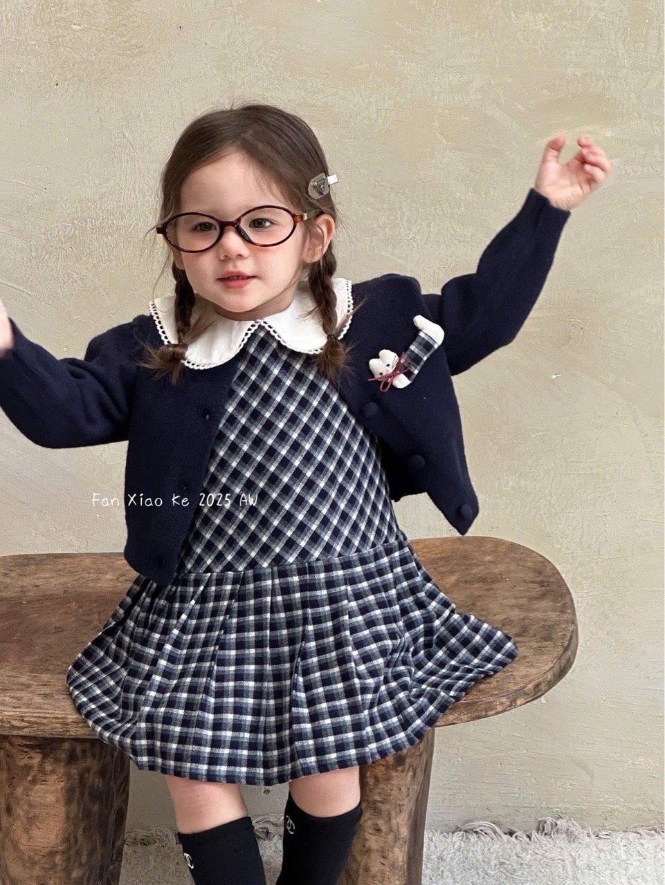 25182 - Set 2ct QC Fanxiaoke váy + cardigan cún kẻ caro 2 màu xanh/đỏ bé gái size 80-120