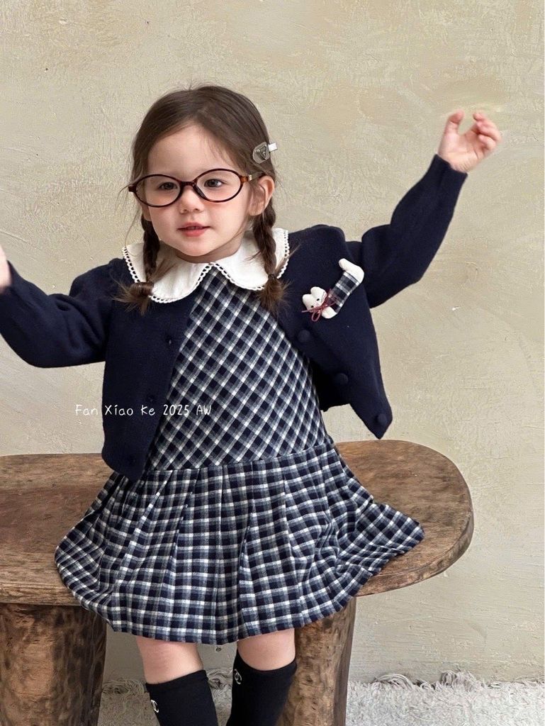 25182 - Set 2ct QC Fanxiaoke váy + cardigan cún kẻ caro 2 màu xanh/đỏ bé gái size 80-120