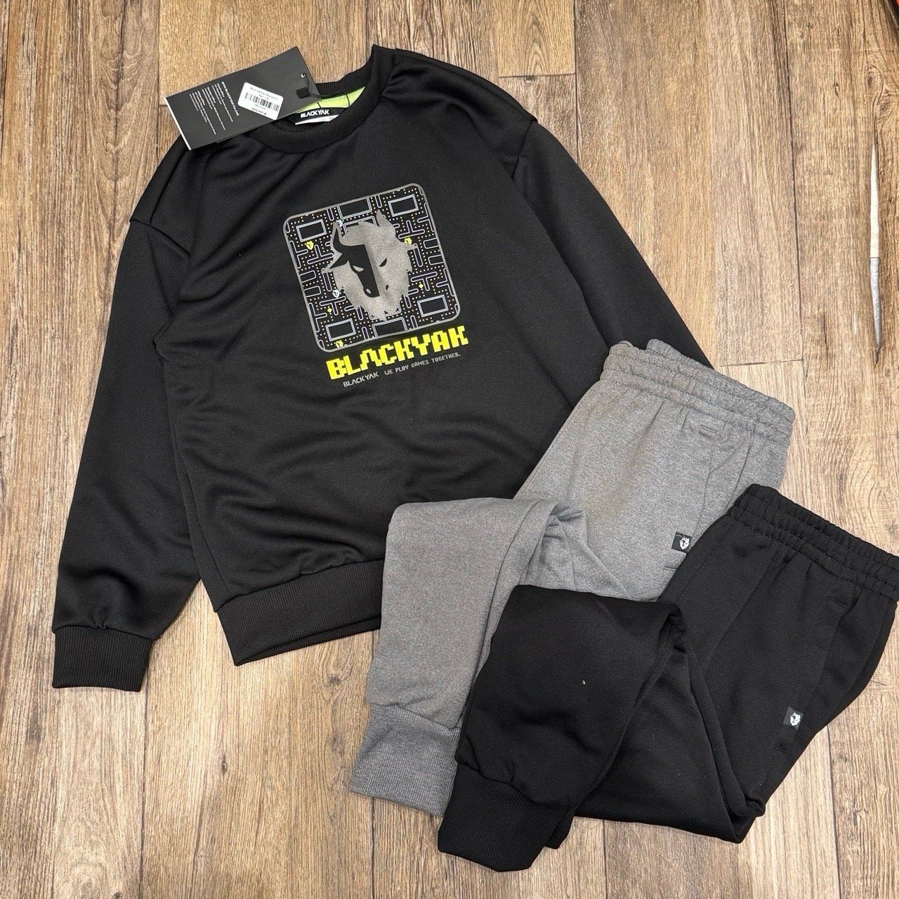 BBT29 - Bộ nỉ thể thao Black nhiều màu cho bé size 130-175 (quần ngẫu nhiên)