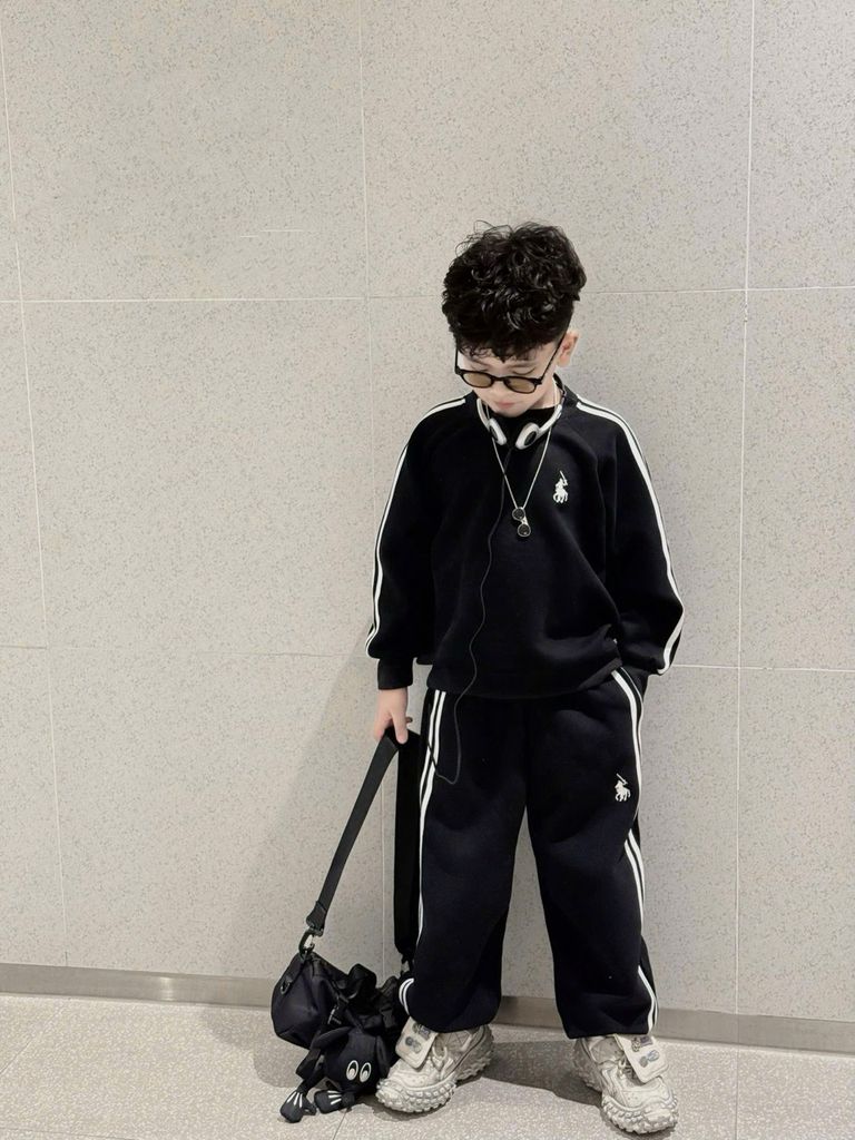 Bộ nỉ hai da trơn màu viền sọc cho bé trai ghi/đen size 17-45kg