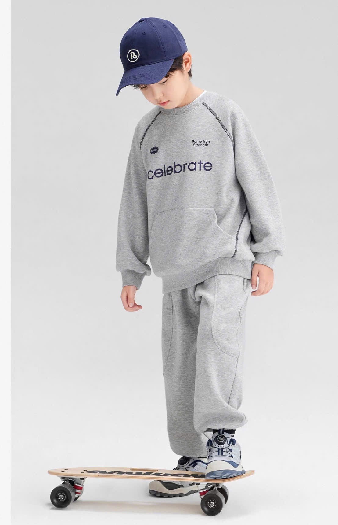 Bộ nỉ da cá Win Win Celebrate 2 màu ghi/navy bé trai size 9-14y