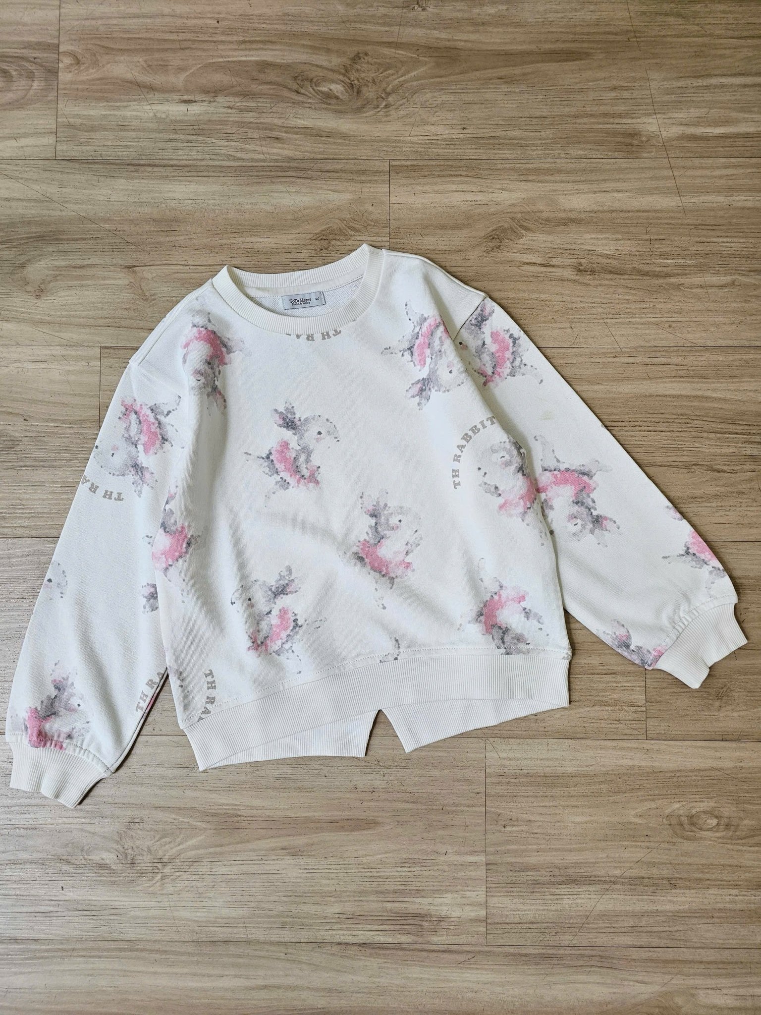 Áo nỉ da cá Toto Heros màu trắng hình thỏ size 120 - 150