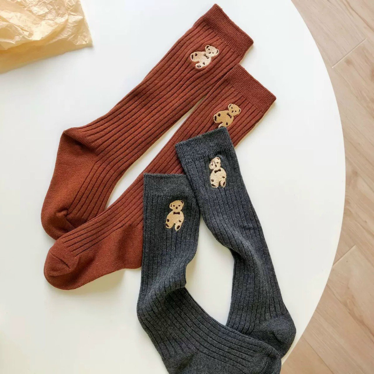 Tất len cao tới gối thêu gấu 5 màu