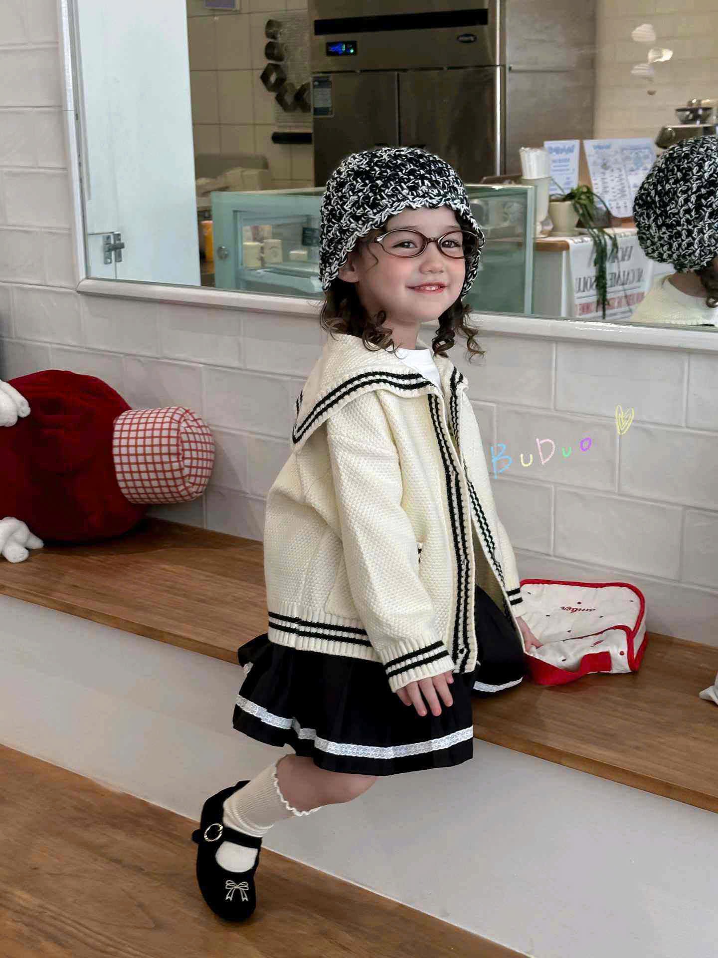 69571 - Set bộ 3ct áo len cardigan trắng + áo trắng + chân váy xếp ly size 90-130