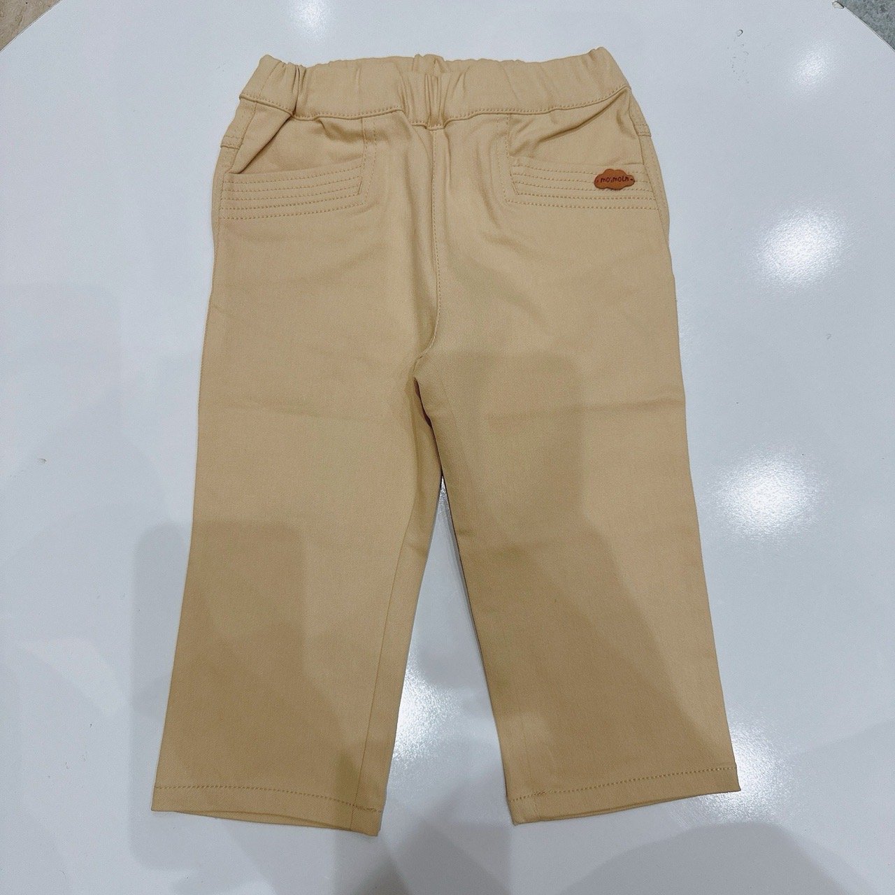 Quần kaki Moimoln màu be túi chéo viền chỉ logo mây cho bé size 90-130