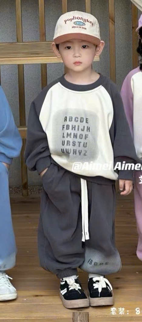 6637 - Bộ nỉ hai da màu ghi phối kem in chữ cho bé size 80-120